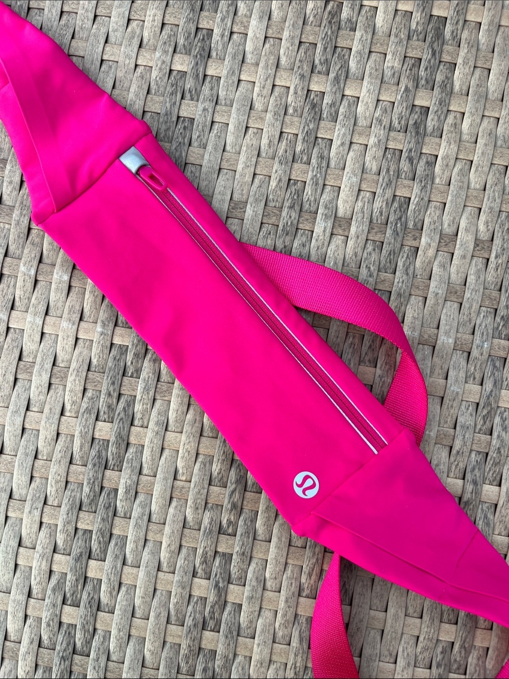 Lululemon Fast and Free Running Belt in Jeweled Magenta size L/XL - Picture 3 of 11